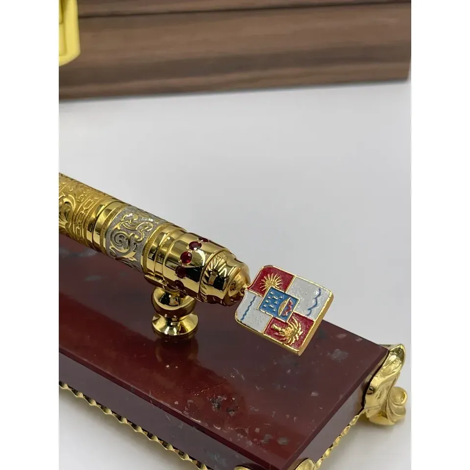 Ручка шариковая на подставке, золото 999