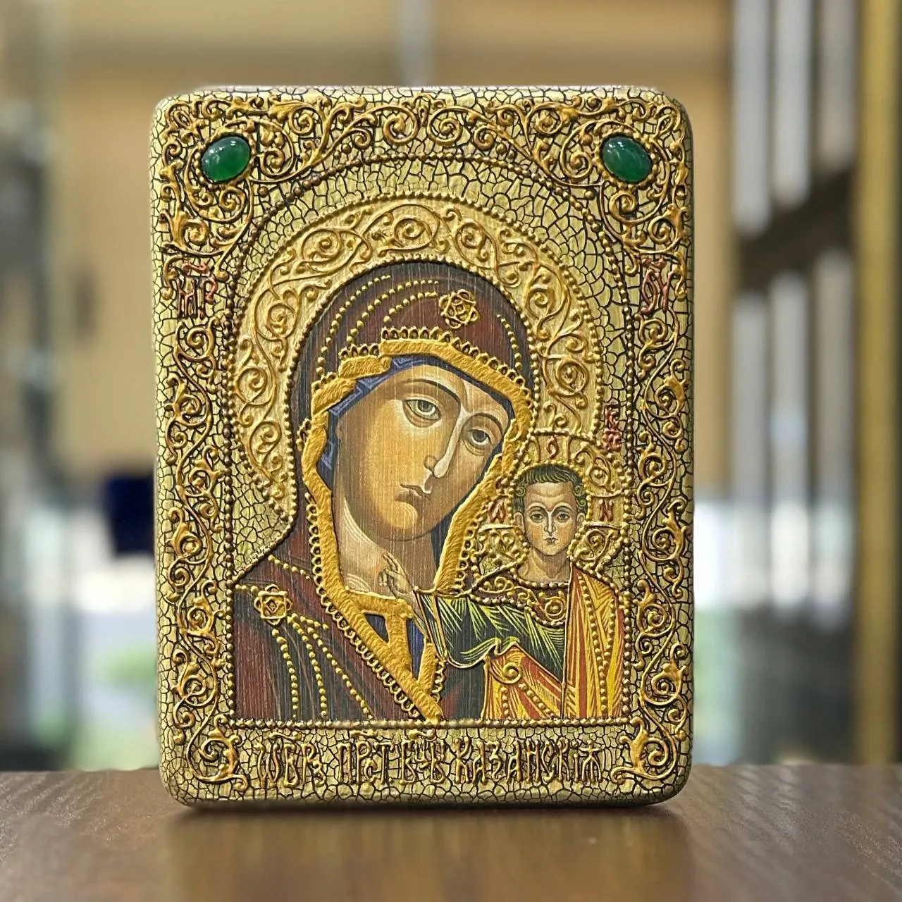 Икона на доске из мореного дуба